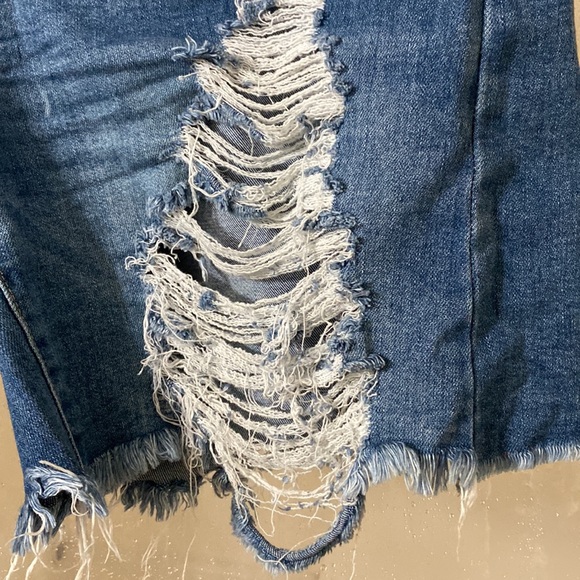 C’est Toi size 1xl Destroyed Denim Short - Picture 6 of 7